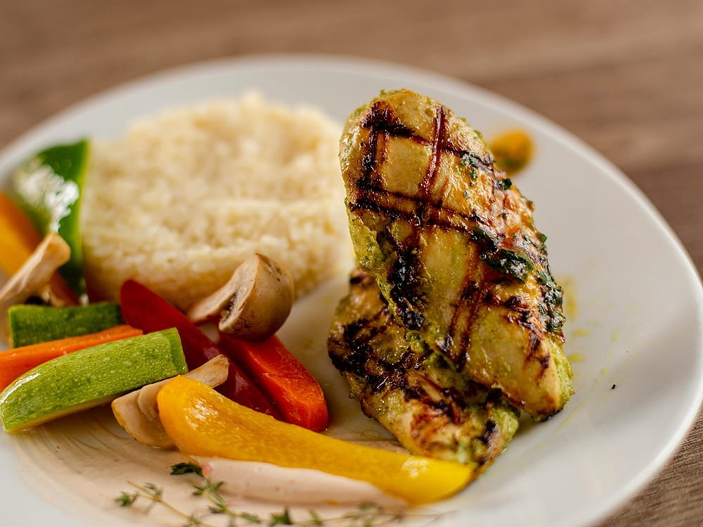 A plate of chicken and vegetables